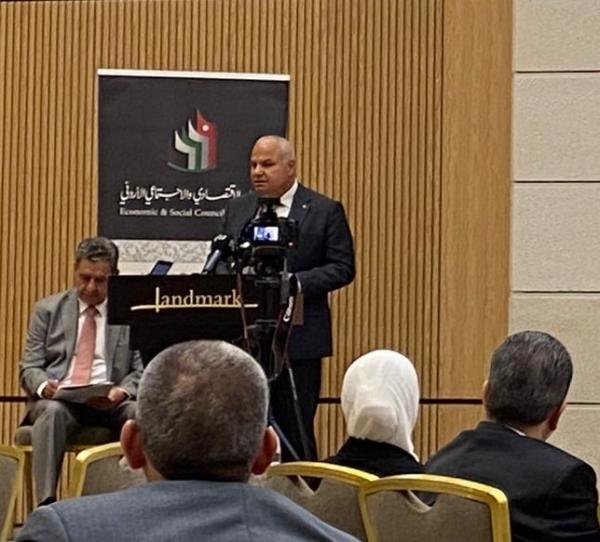 البكار يقر بوجود فوضى في سوق العمل بالأردن