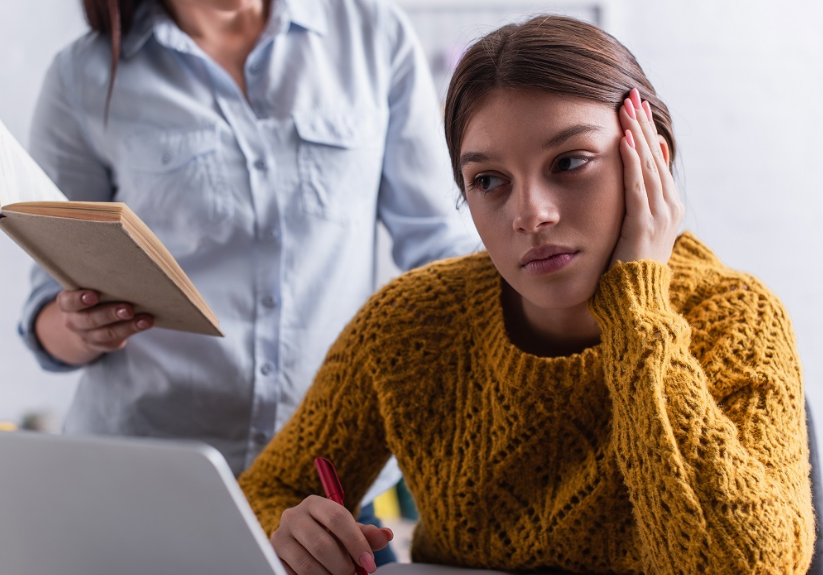لماذا يتوتر المراهقون؟ ..  9 أسباب خفية وطرق ذكية للحل