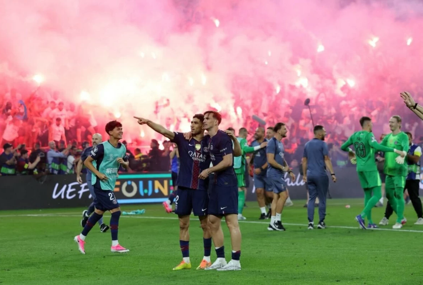 باريس يعادل رقم برشلونة التاريخي في دوري الأبطال