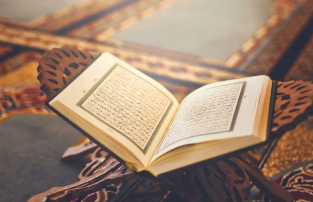 تحريم التكذيب بآيات الله الشرعية والكونية