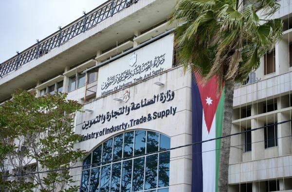 الصناعة والتجارة تحرر 71 مخالفة خلال العيد