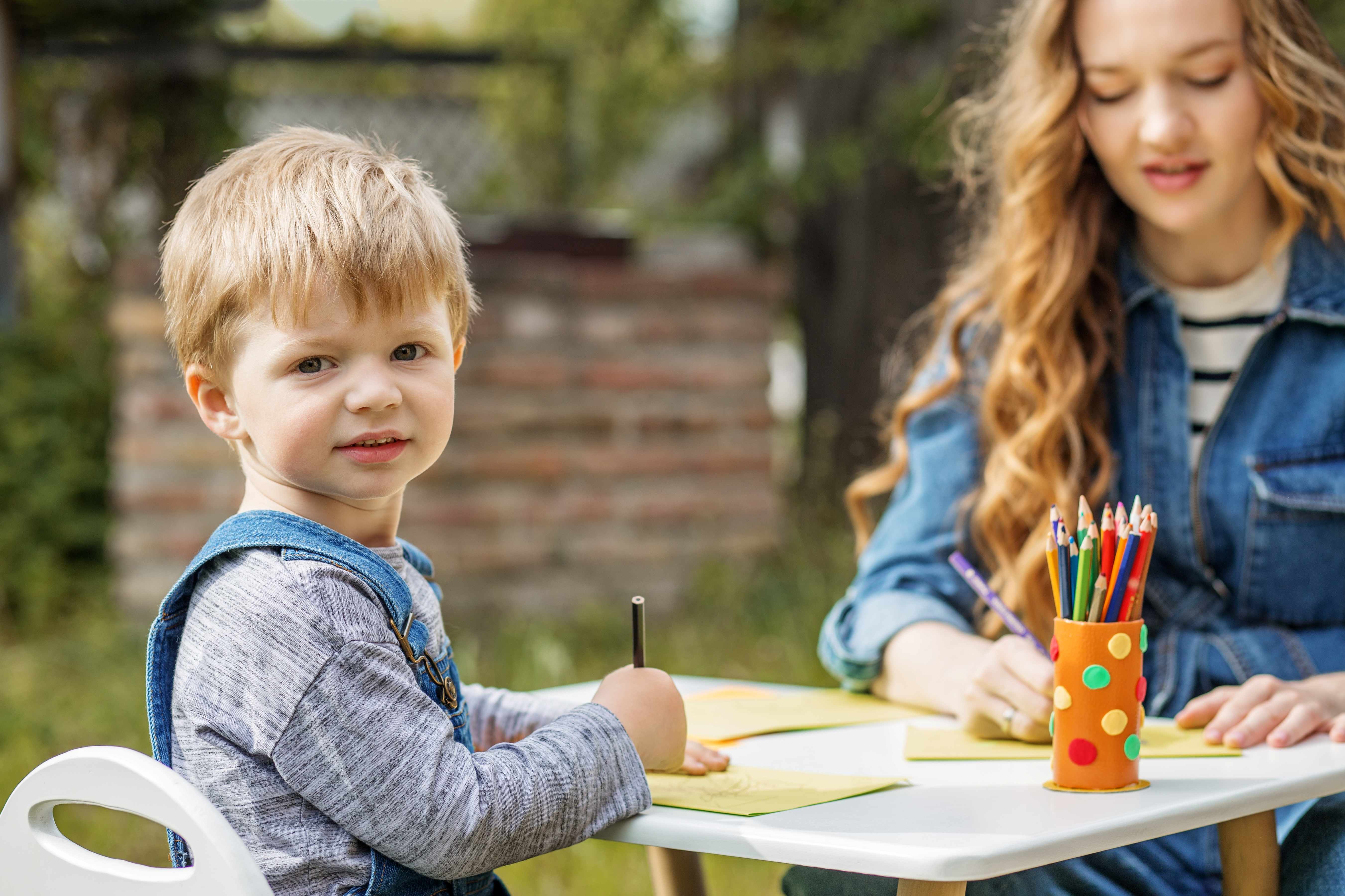 أنشطة ترفيهية للأم والطفل… بين المسؤولية والمرح