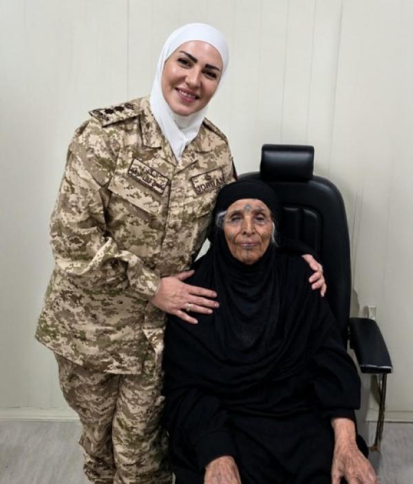الملكة تشيد بإنجاز طبي أردني لزراعة قرنية صناعية لمعمّرة