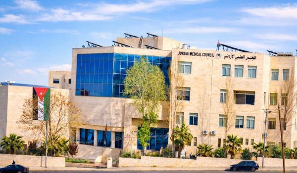 المجلس الطبي: لم نصدر ما يمنع اطباء الأسنان من حقن البوتوكس والفيلر