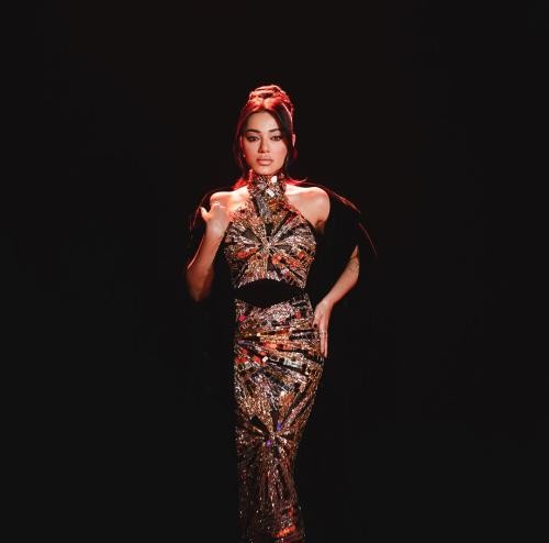 أجمل إطلالات رحمة رياض في "ذا فويس" ..  أزياء رسمت هويتها بلمسات من التجدد والجرأة