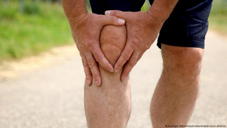 10 أطعمة قد تخفف آلام التهاب المفاصل العظمي