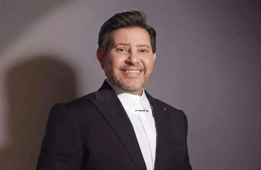 انتكاسة مفاجئة ..  تطورات الحالة الصحية لأمير الغناء العربي بعد جدل حول وضعه الصحي