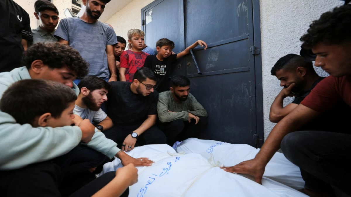 شهيد ومصابون جراء استهداف طائرات الاحتلال خيمة نازحين في دير البلح