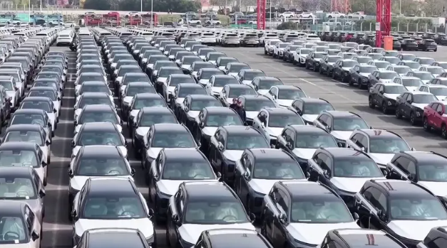ارتفاع كبير في مبيعات السيارات الكهربائية بسبب حرب إيران