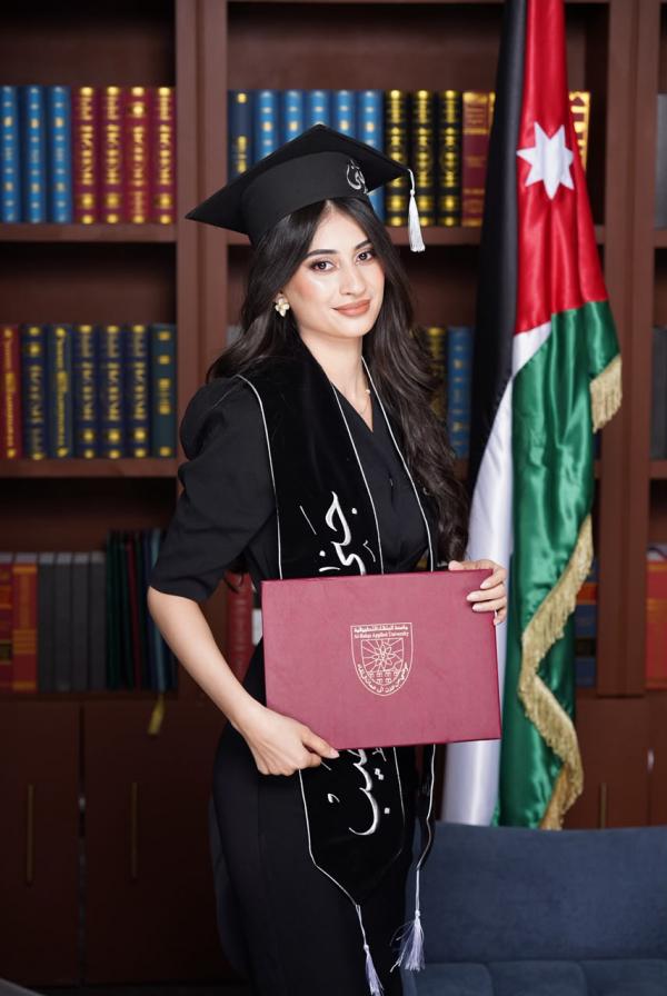 جنى علاء الطيب  ..  مبارك التخرج