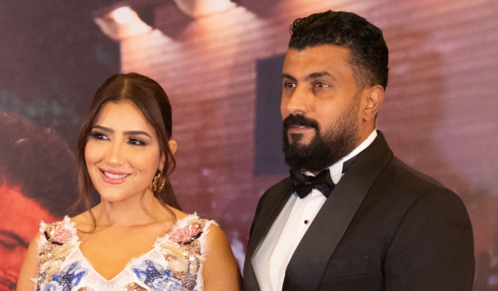 بالجلباب الصعيدي ..  محمد سامي ومي عمر يحتفيان بمصر 