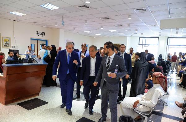 الرئيس يتفقد مستشفى البادية الشمالية ويفتتح مدرسة غرناطة