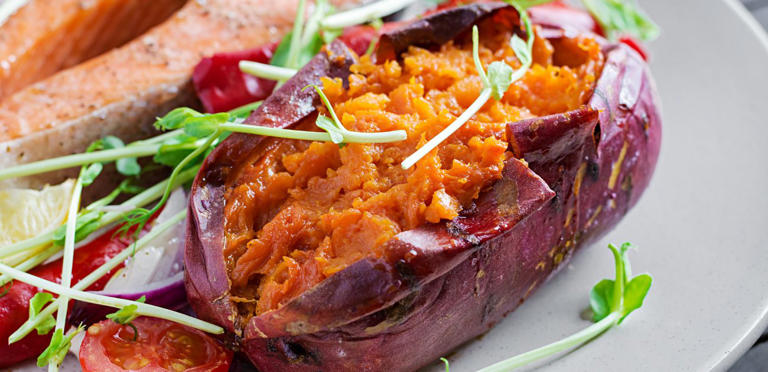 من سفرة العيد إلى نوم هادئ ..  7 أطعمة تساعد على الاسترخاء والنوم العميق