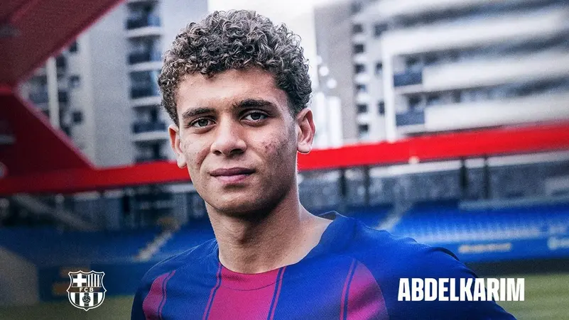 صفقة تاريخية ..  حمزة عبدالكريم أول لاعب مصري ينضم إلى برشلونة