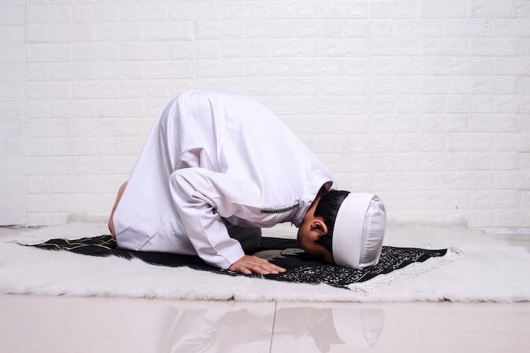 الشك في الصلاة: سبب لـ ” سجود السهو “