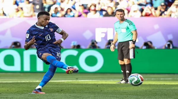 فرنسا تضرب موعدا مع المغرب في ربع نهائي كأس العالم