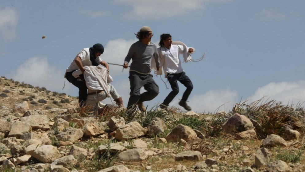 مستوطنون يقتحمون منطقة "عين جريوت" في بتونيا
