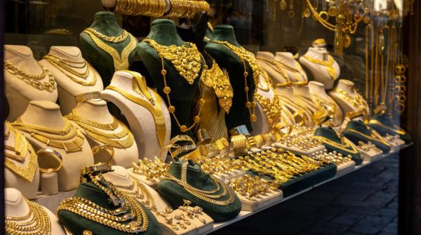 انخفاض أسعار الذهب محليا إلى 92.60 دينارا للغرام