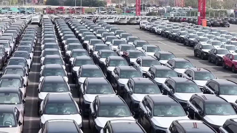 الصين تعلن تقدماً في نزاع الرسوم الجمركية مع الاتحاد الأوروبي على السيارات الكهربائية