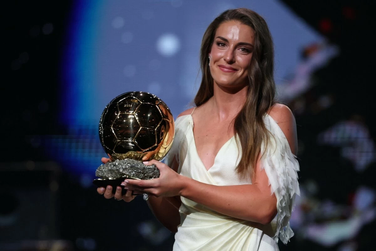 أليكسيا بوتياس تتوّج بالكرة الذهبية للسيدات للمرة الثالثة