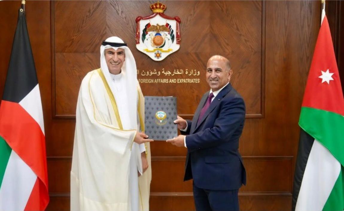 الأردن يتسلم أوراق اعتماد السفير الكويتي