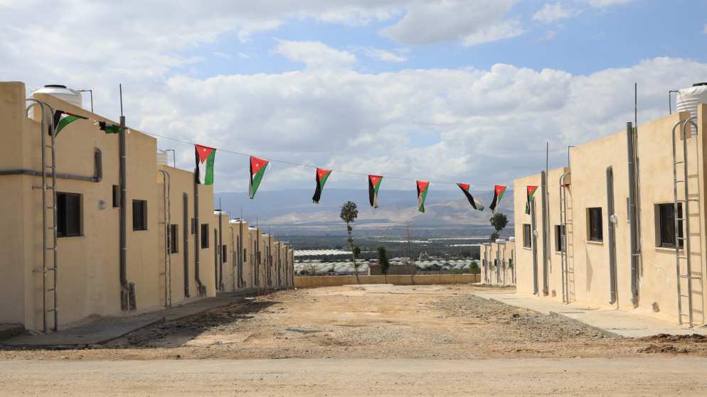 بني مصطفى تسلم 20 مسكنا للأسر العفيفة في لواء دير علا