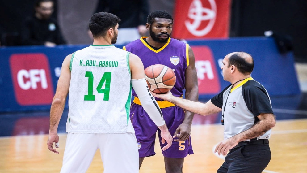 الوحدات يستهل ربع النهائي بفوز مستحق على الإنجليزية في دوري السلة