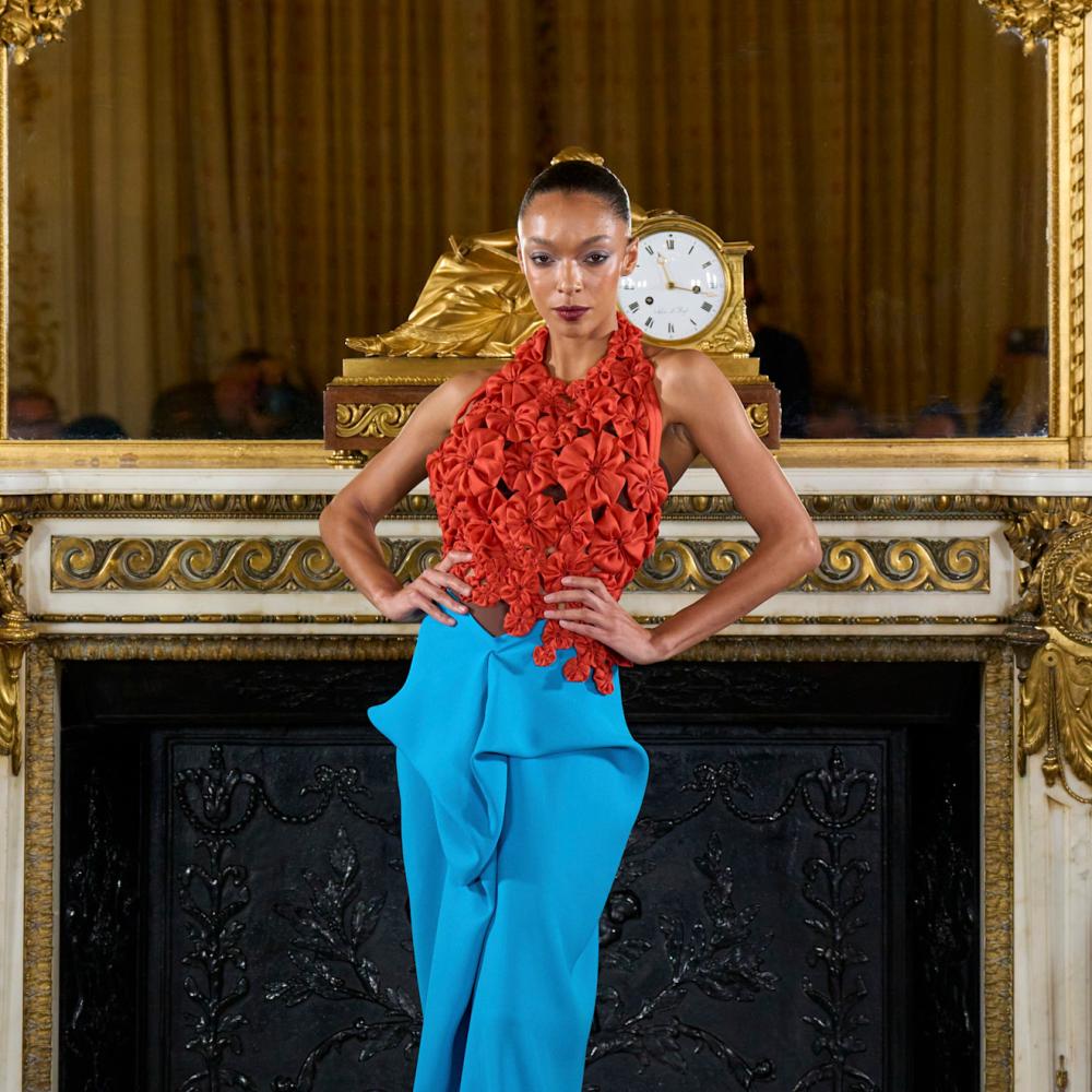 فن المزج الذكي ..  كيف تصنعين إطلالة لا تُنسى بأبسط القطع؟