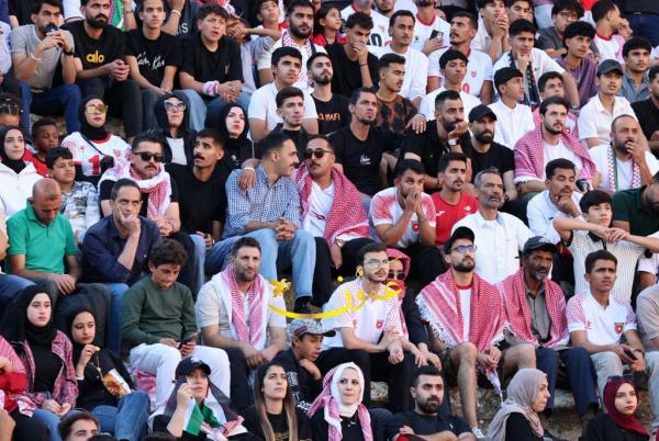 المدرج الروماني يواصل استقبال المشجعين خلال مباراة النشامى والجزائر