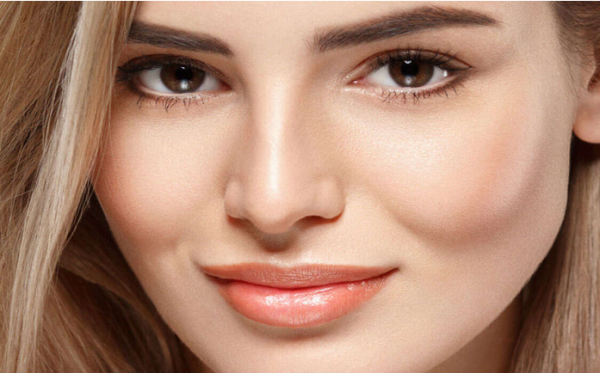 لخدود ممتلئة ووجه أكثر نضارة  ..  إليكِ الحلول الطبيعية