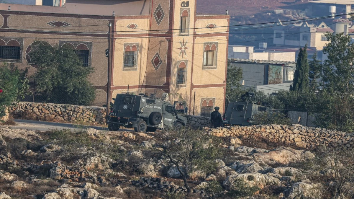 الاحتلال الإسرائيلي يقتحم بلدات ومخيمات في الضفة الغربية ويعتقل فلسطينيين