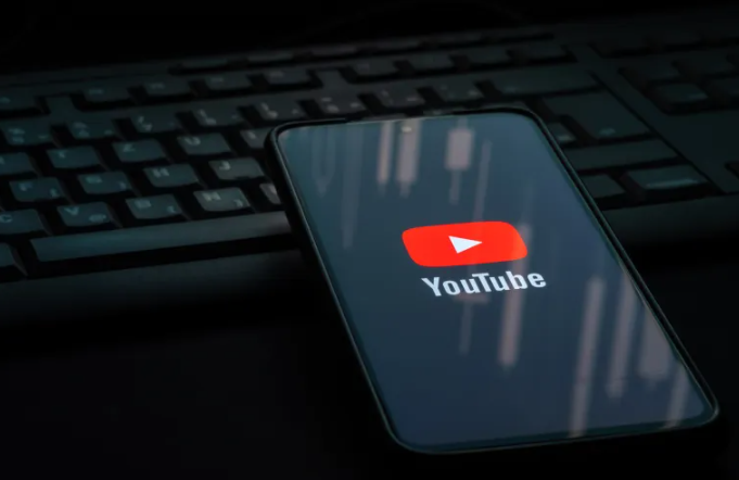 لتنبيه المستخدمين ..  يوتيوب "تختم" المقاطع المولَّدة بالذكاء الاصطناعي