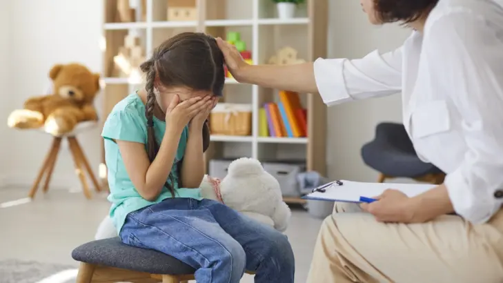 تقوية شخصية الطفل الحساس: أساليب تربوية ستغيّر علاقة طفلك بالعالم