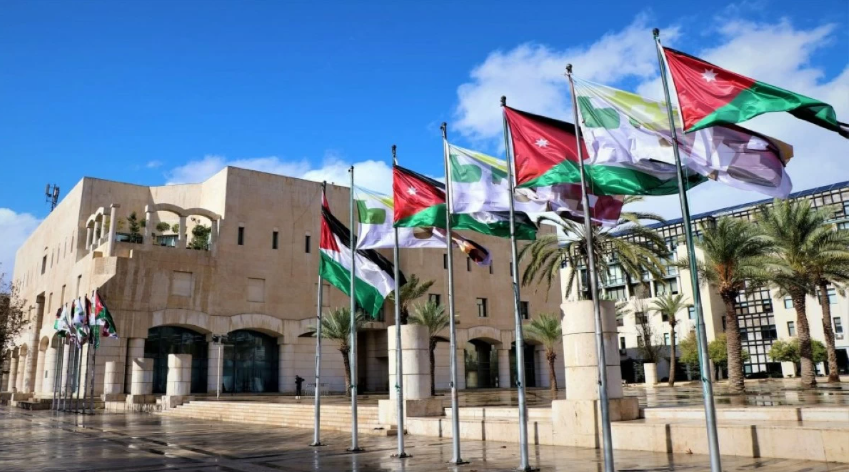 الأمانة تبدأ غداً أعمال قشط وتعبيد في تلاع العلي