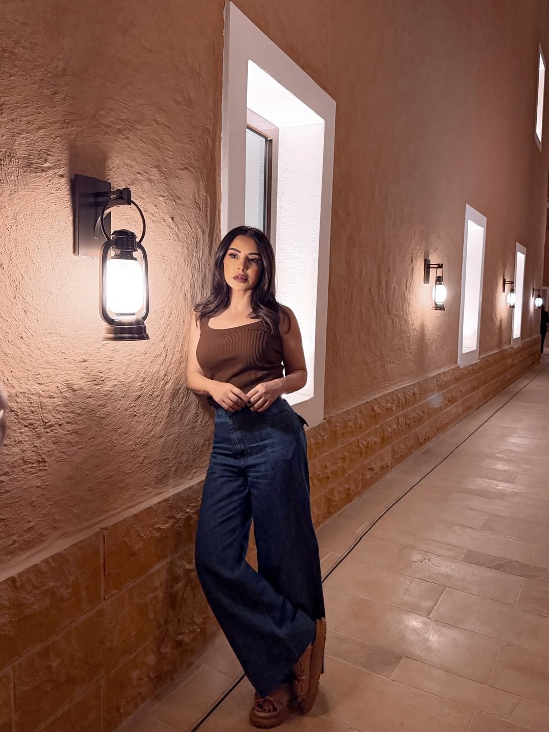 تعبر عن أناقتها بأسلوب "الرقي الناعم" ..  نظرة على إطلالات ماغي بو غصن