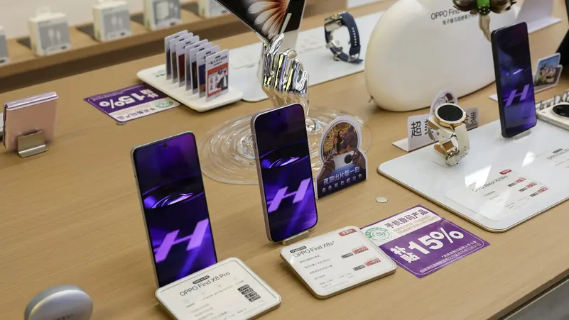 معدن صغير يشعل أزمة في صناعة التكنولوجيا ..  هل ترتفع أسعار الهواتف والكمبيوتر؟