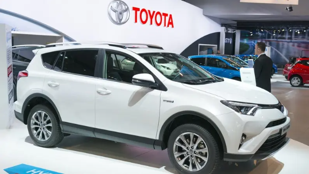 سعر تويوتا RAV4 المستعملة يتجاوز الجديدة في السوق الأميركية