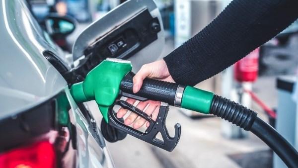 عطية يطالب الحكومة بإعادة النظر في أسعار المحروقات