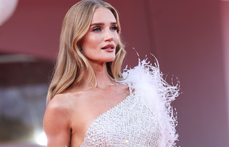 كيف تحافظ نجمات فينيسيا على المكياج حتى نهاية اليوم؟ حيل جمالية تصمد أمام الكاميرات