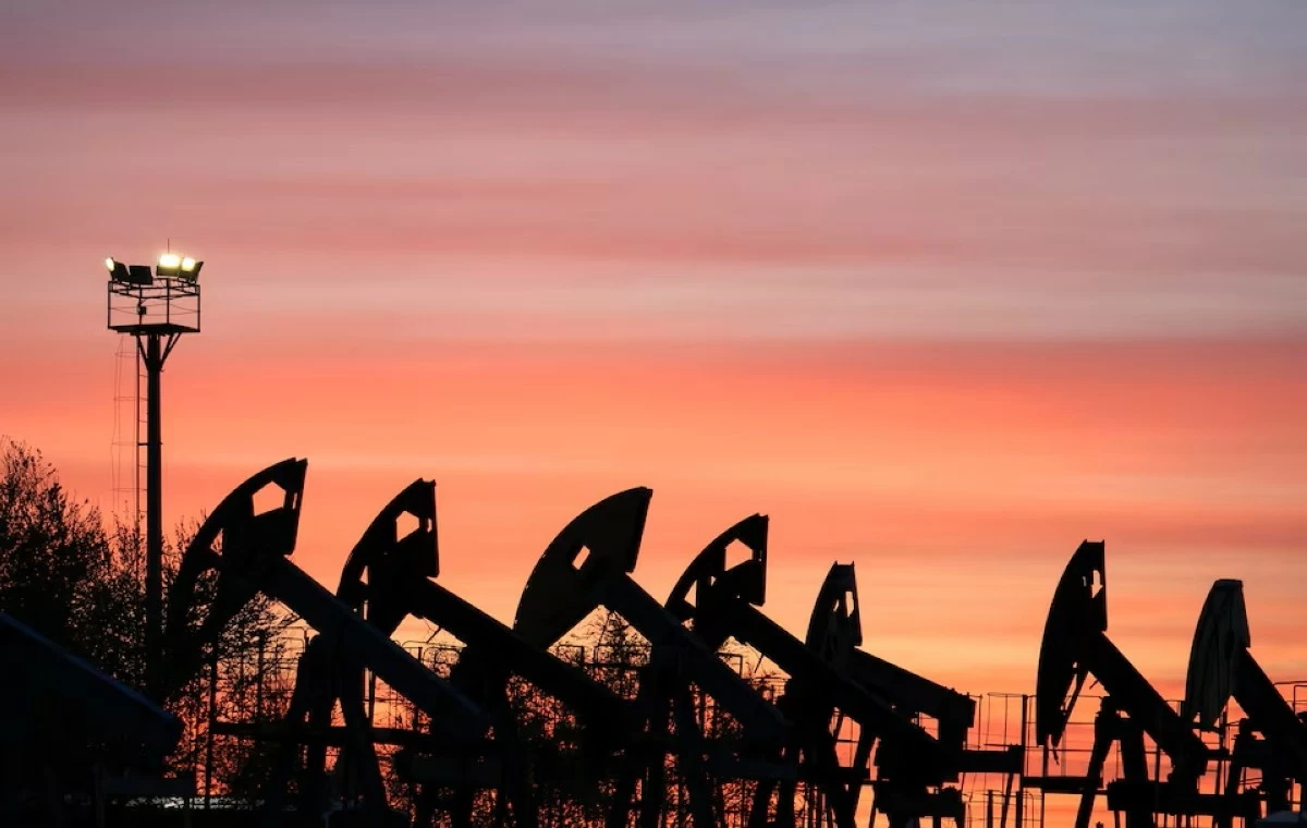 أسعار النفط تنخفض 1% قبيل إعلان أمريكا عن عقوبات إضافية على إيران