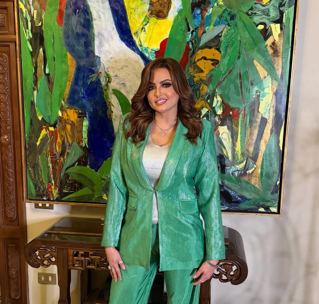 البدلة النسائية تتصدر المشهد ..  أناقة تتأرجح بين الكلاسيك والجرأة