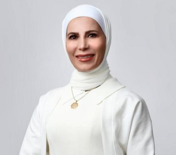 العقيد الثوابي يهنئ زوجته عريب الحياصات بمناسبة مناقشة أطروحة الدكتوراة