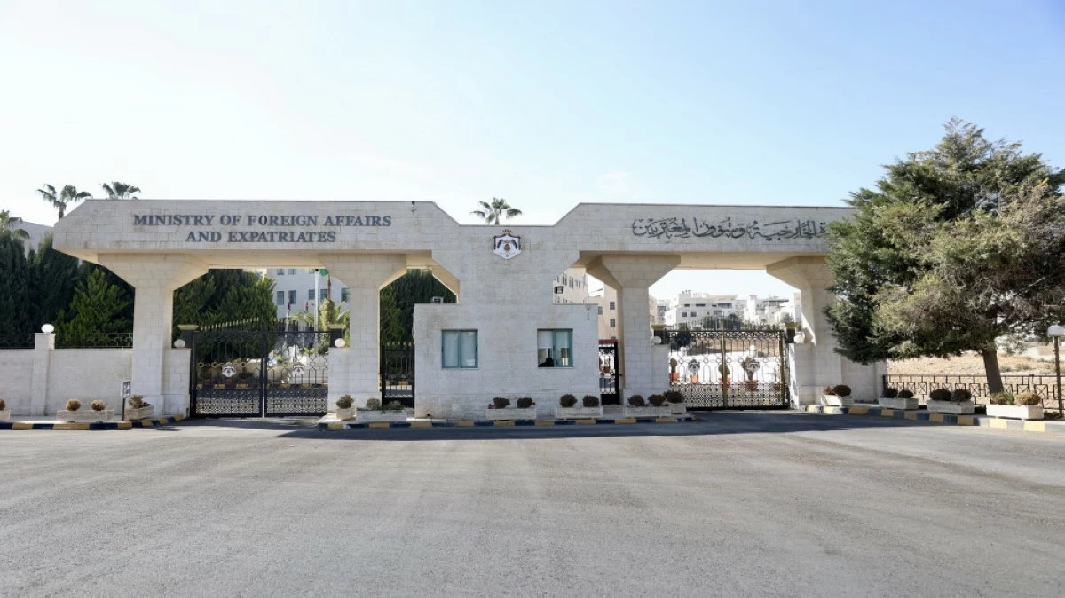 الخارجية تتسلّم نسخة من أوراق اعتماد السفير الإماراتي الجديد لدى الأردن