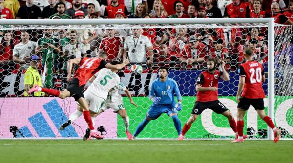 كأس العالم  ..  تأهل الجزائر والنمسا إلى دور 32 بعد التعادل 3-3