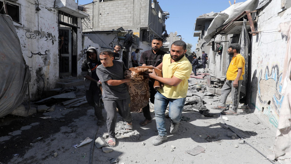 8 شهداء في استهداف طائرات الاحتلال مركبة على شارع صلاح الدين وسط غزة