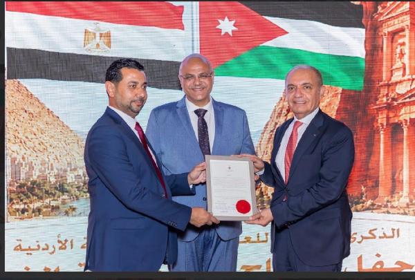 العبادي يتسلم براءة تعيينه قنصلاً فخرياً للأردن في الإسكندرية