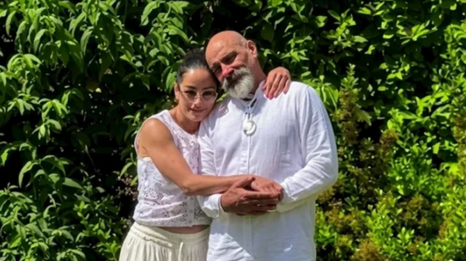 في حضور ابنتها ..  طليقة أحمد الفيشاوي تحتفل بزفافها من مدربها