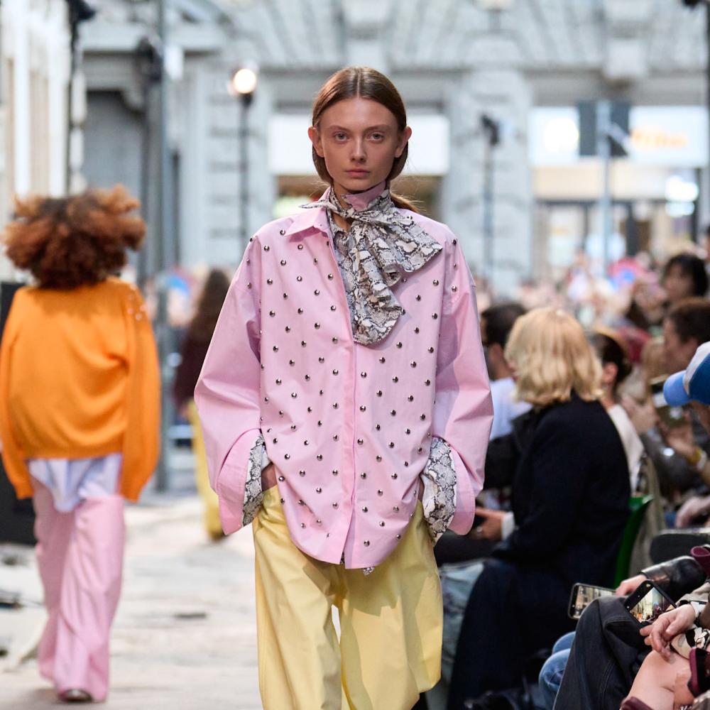 Butter Yellow ..  لون الصيف الذي ينعش الإطلالة ويصنع أناقة هادئة