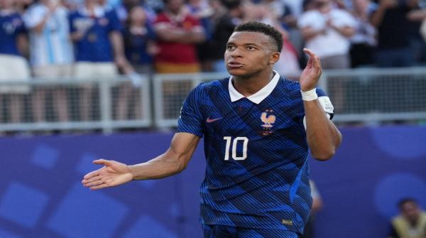 مبابي يغيب عن جزء من تدريب فرنسا لكنه يشارك ضد إسبانيا