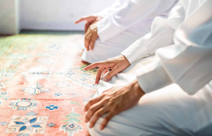الأكْل والشُّرب في الصَّلاةِ عمدًا 